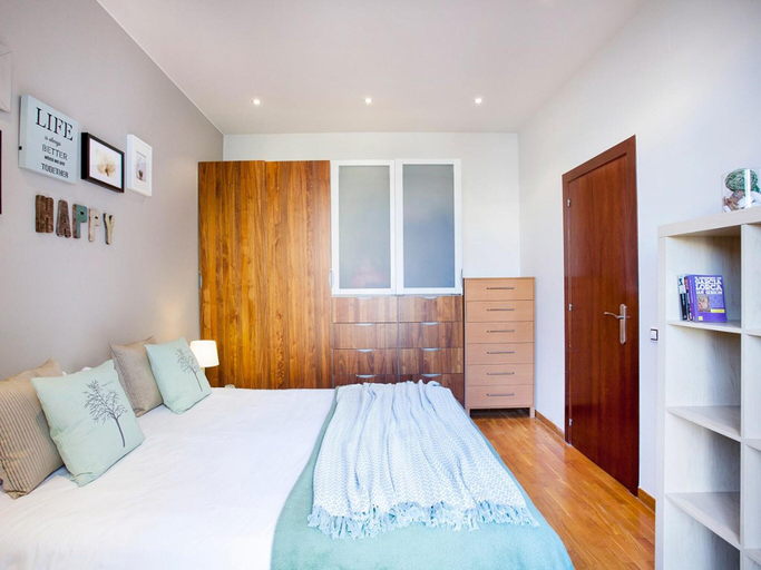 Bedroom 2, Premium apartment in Barcelona, Barcelona