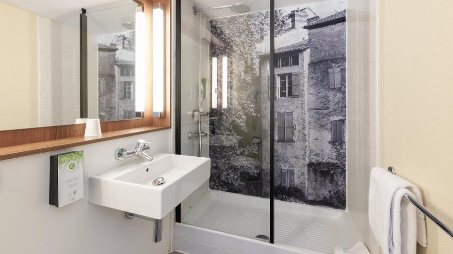 Bathroom 5, Campanile NATURE - Epône, Yvelines