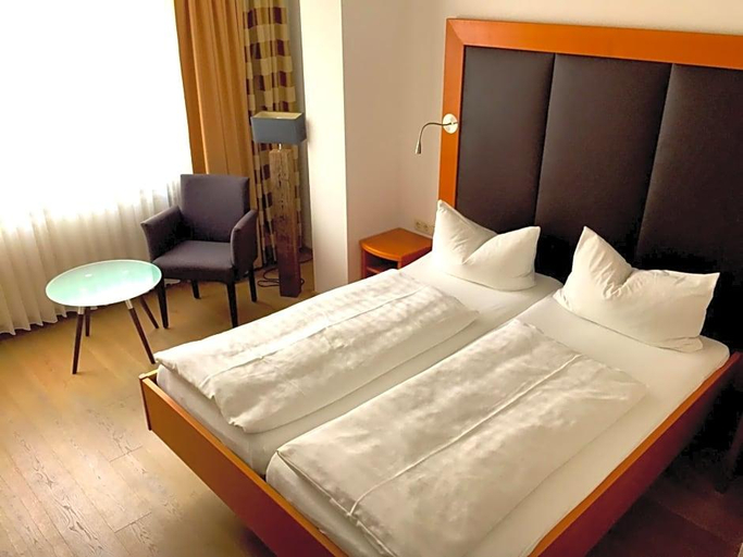 Bedroom 3, Hotel Zur Schonen Aussicht, Main-Spessart