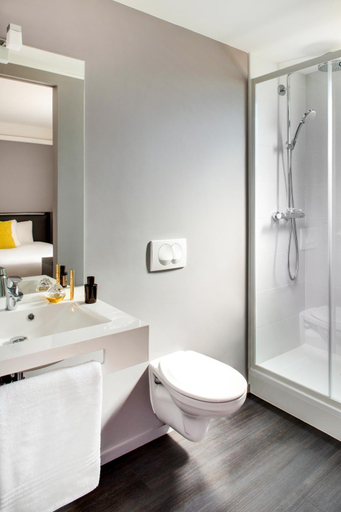 Bathroom 4, ibis Styles Roanne Centre Gare, Loire