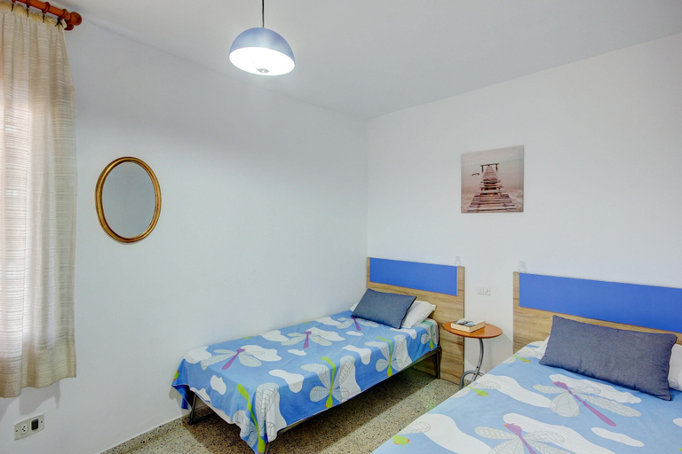 Room 2, Apartment in Roses With Beachfront View, Girona