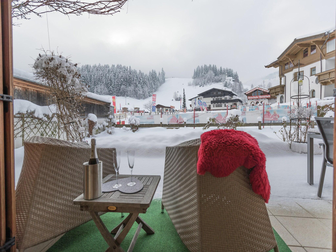 Others 5, Chalet in Ellmau near Ski Lift, Kufstein
