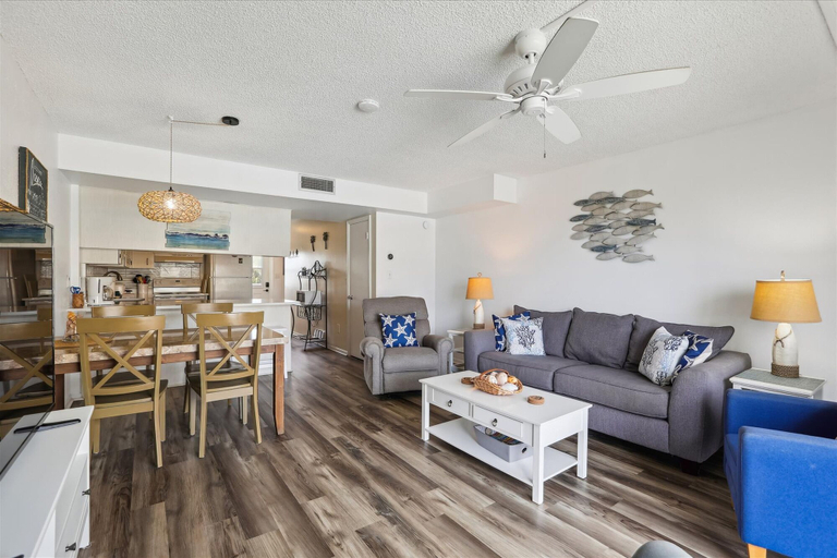 Room 4, Beachfront Luxe Epic Ocean Views Sleeps 6, Saint Johns