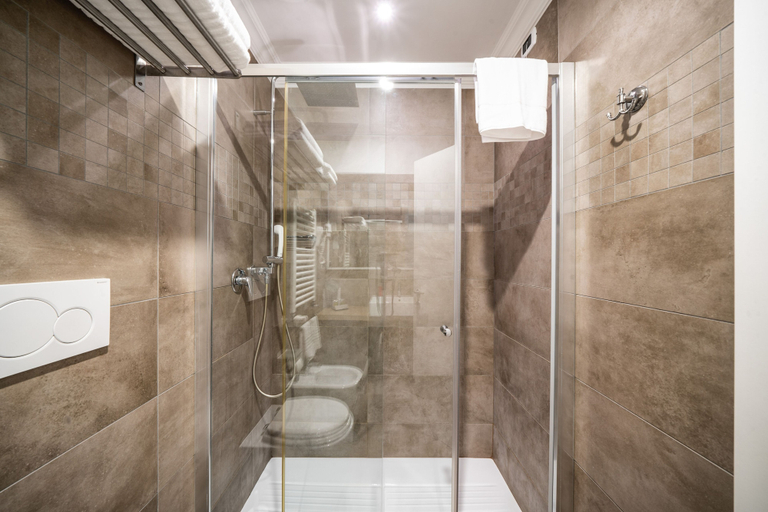 Bathroom 4, Hotel Paolo II, Rome