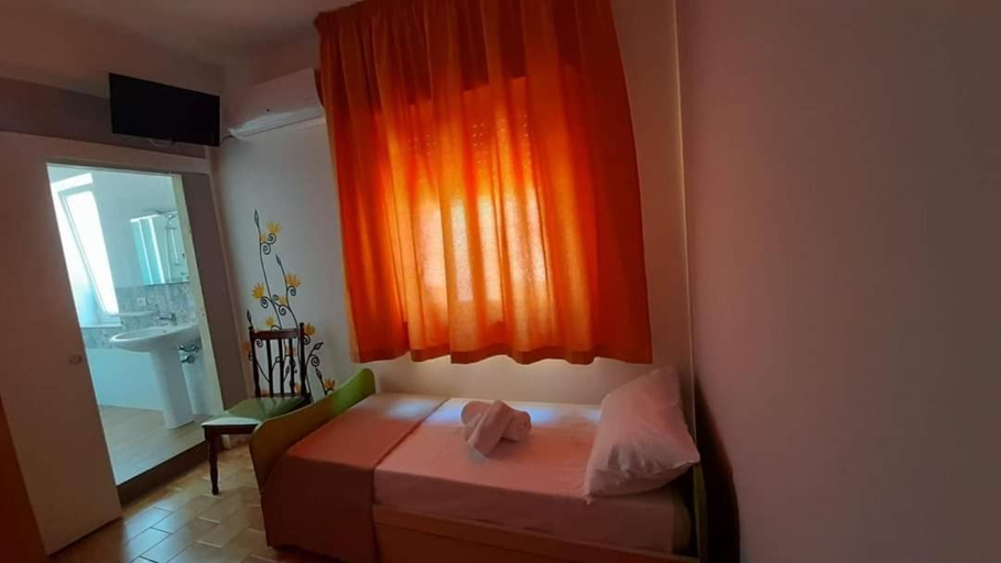 Others 5, B&B Sansifiro, Syracuse