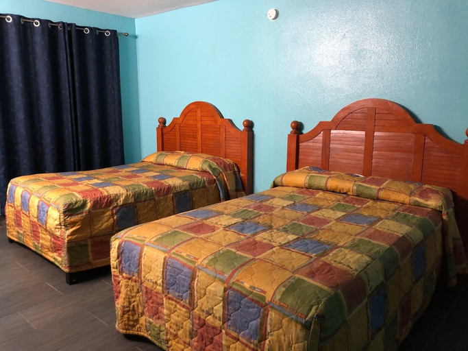 Bedroom 4, Slumberland Motel, Seminole