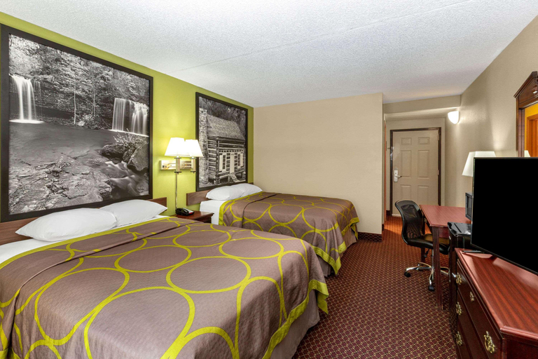 Bedroom 3, Super 8 by Wyndham Eureka Springs, Carroll