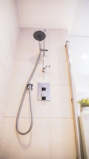 Bathroom, Halo Apartment, Manchester