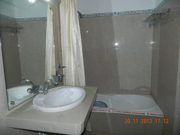 Bathroom 2, Hotel Kanako International, Gaya