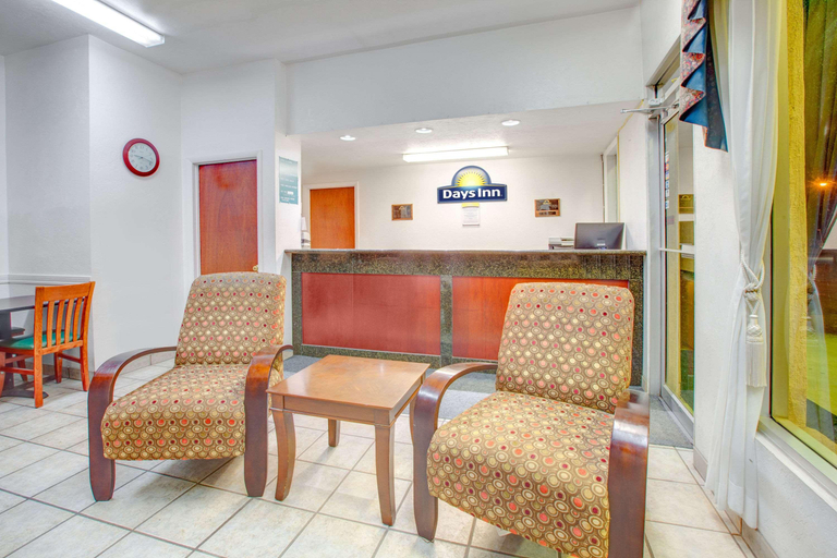 Public Area 2, Days Inn by Wyndham Okemah, Okfuskee