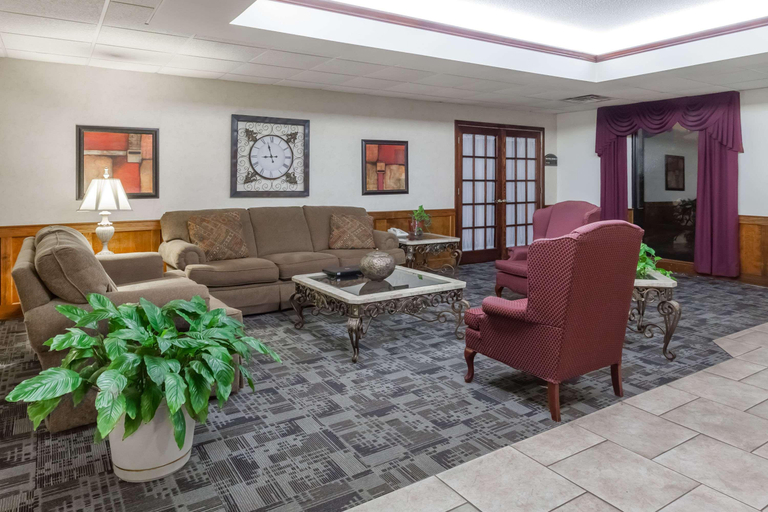 Public Area 2, Baymont by Wyndham Madisonville, Hopkins