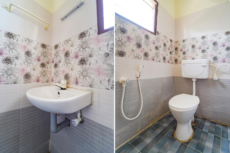Bathroom, Via Aarudhra Residency - Coimbatore Airport, Coimbatore