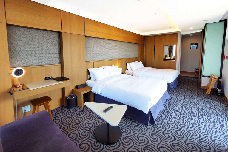 Bedroom 3, Ramada Gangwon Sokcho Hotel, Sokcho