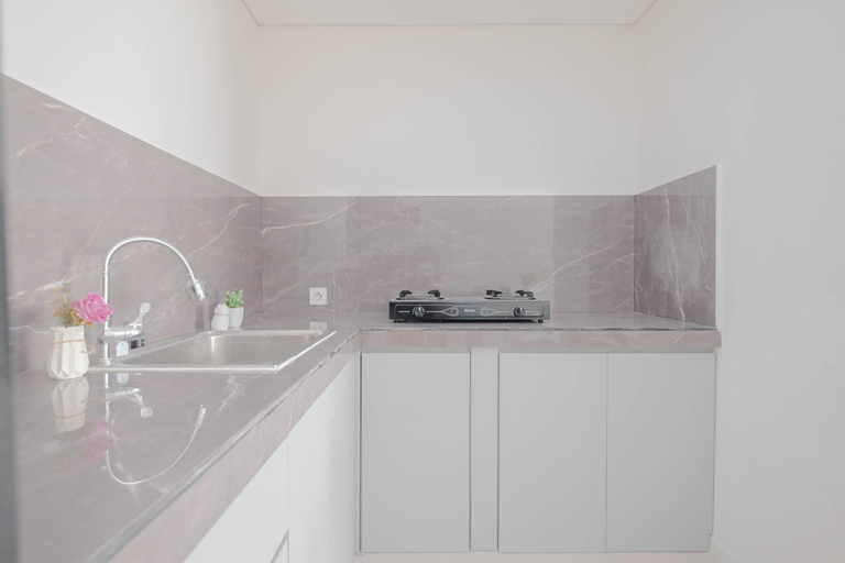 Others 2, Spacious 3BR at Daan Mogot City Apartment By Travelio, West Jakarta