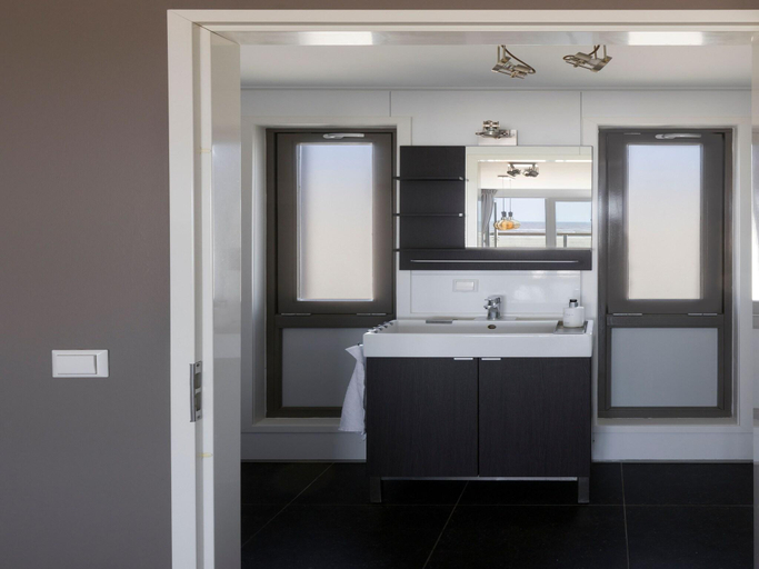 Bathroom 3, Beach House in Hoek van Holland with Sea Views, Rotterdam