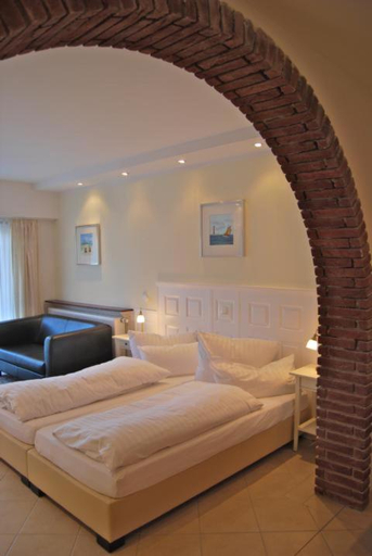 Bedroom 4, Wohlfuhlhotel Horn van Diek Garni mit Schwimmbad, Wittmund