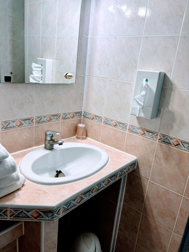 Bathroom 4, Brasilia Hotel, Hérault