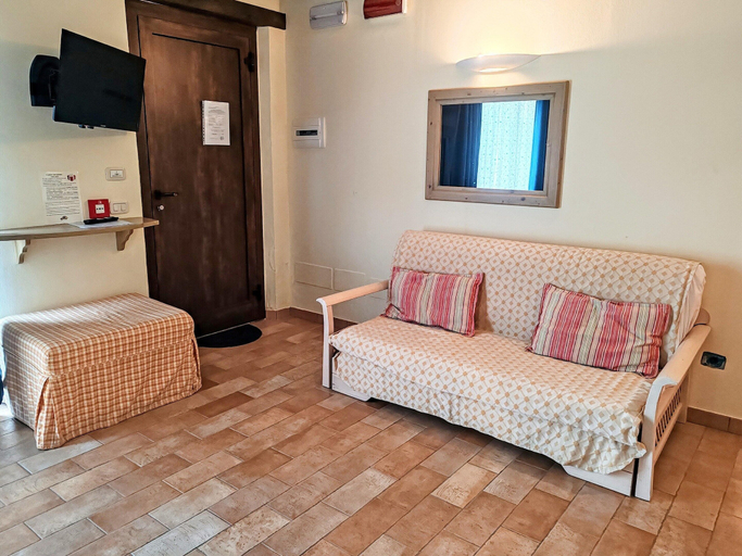 Living room, Apartment With Shared Pool, Ancona