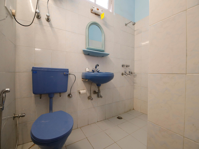 Bathroom 2, Hotel Oakwood Chail, Solan