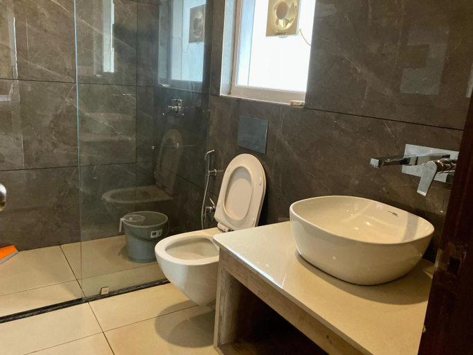 Bathroom 5, Shanti Kunjj, Nainital