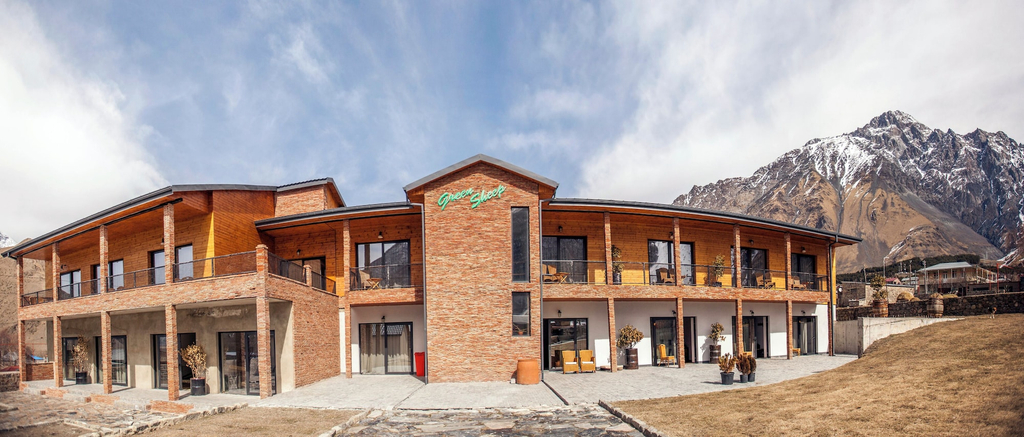 Exterior & Views