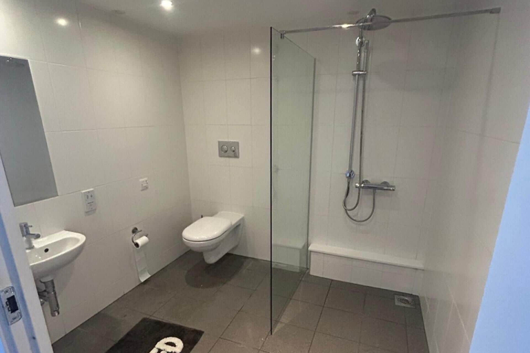 Bathroom 4, Central 1-bed Studio, Sleeps 2 With City Views, Sefton