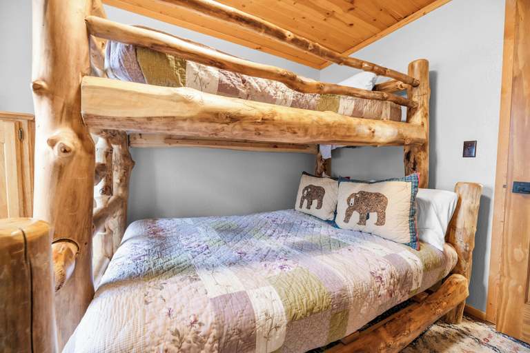 Bedroom 2, Hunter's House, San Bernardino
