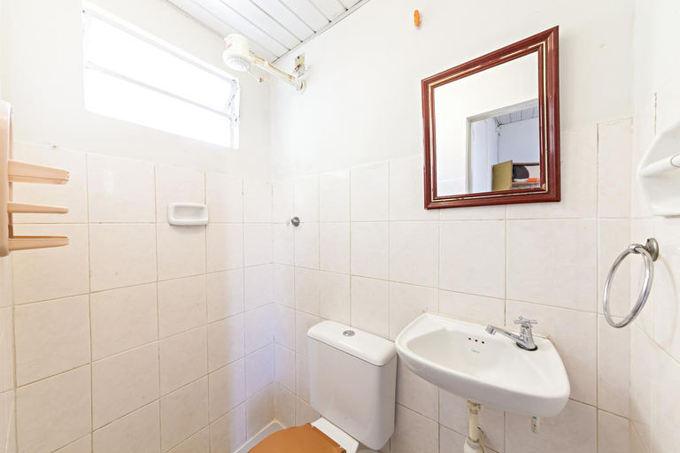 Bathroom 2, Hotel Economico ao lado do Metro, São Paulo