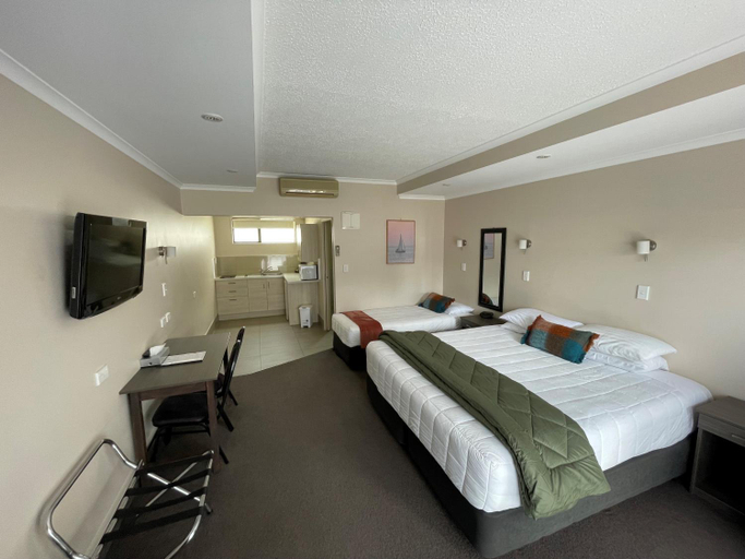 Bedroom 3, Kauri Court Motel & Apartments, Palmerston North