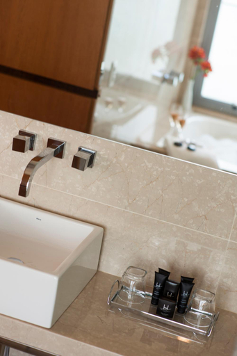 Bathroom 5, H Niteroi Hotel, NiterĂłi