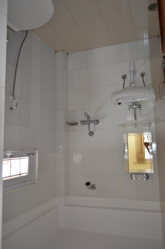 Bathroom 5, Hotel Global Inn, Gandaki