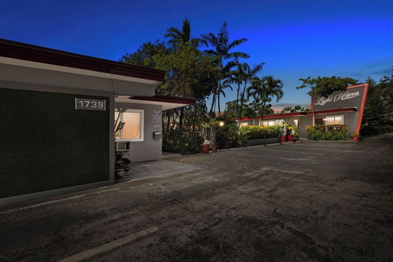 Exterior & Views 1, 1BR Pet-friendly Studio Parking & Backyard BBQ, Broward