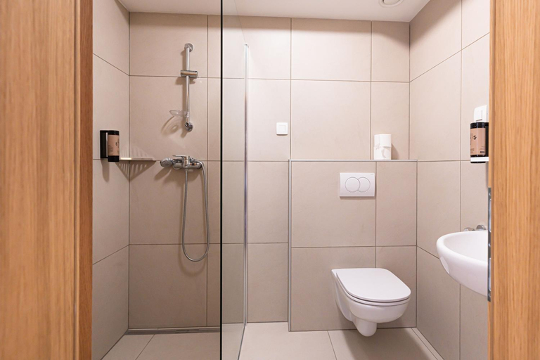 Bathroom 5, Grajski Dvor, Radovljica