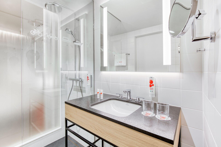 Bathroom 5, IntercityHotel Hamburg-Barmbek, Hamburg