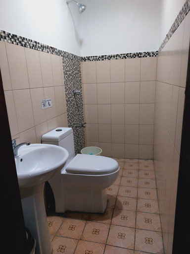 Bathroom 4, Makabata Guesthouse & Cafe , Manila City