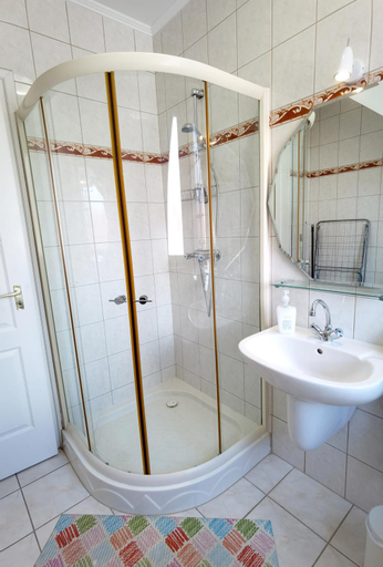 Bathroom 2, Enci Apartman, Hajdúszoboszló