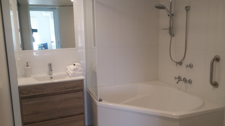 Bathroom, Apollo Luxury Apartments, Bega Valley