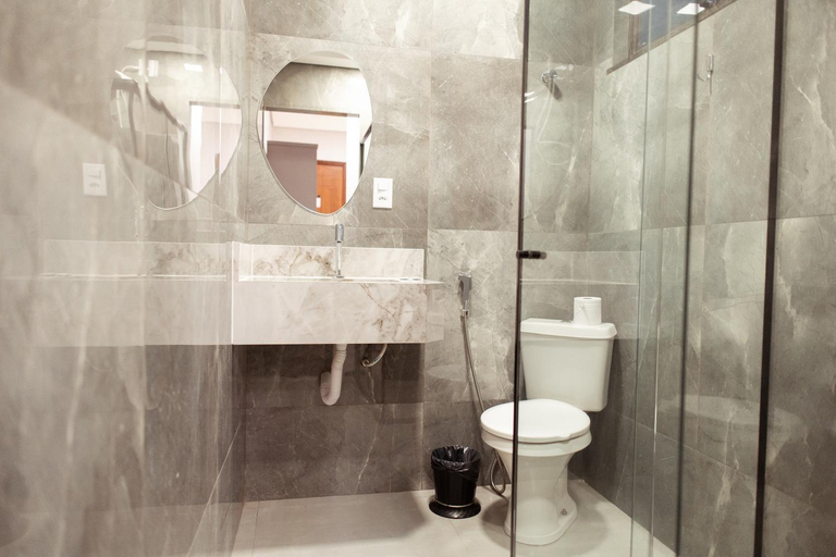 Bathroom, Hotel Safira Brasilia l SLEEP HOTEIS, Brasília