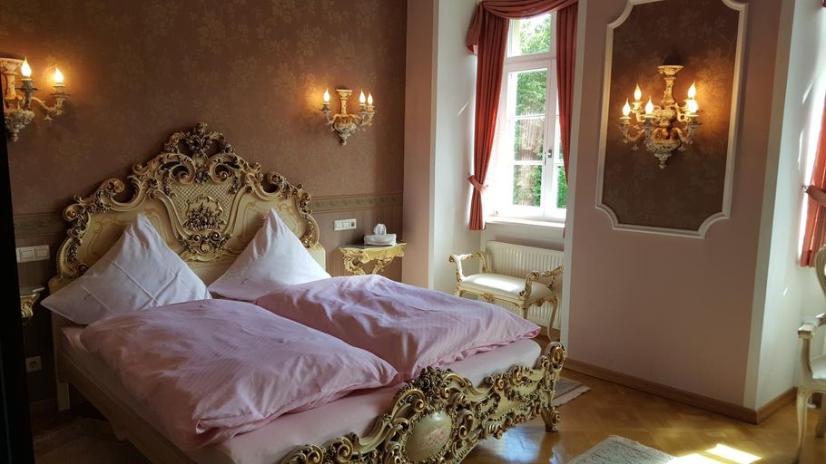 Bedroom 4, Schloss Sennfeld, Neckar-Odenwald-Kreis