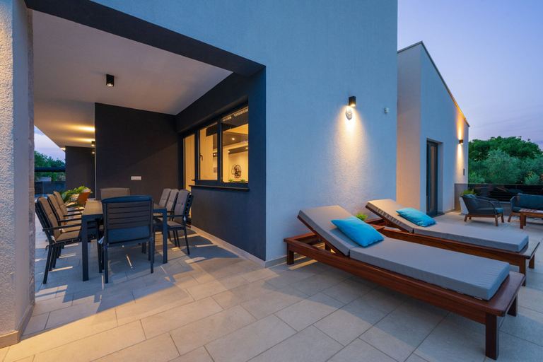 Others 5, Villa XO, Rovinj