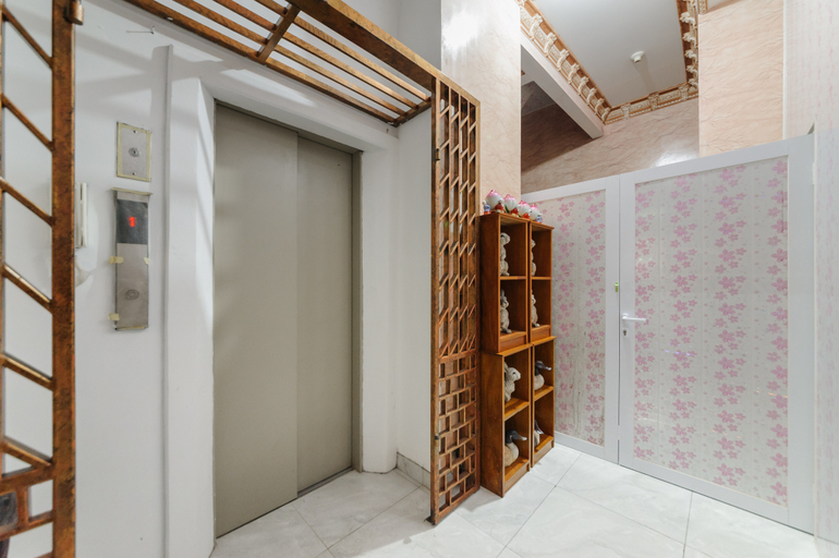 Others 5, RedDoorz Plus near Mall Sunter, Jakarta Utara