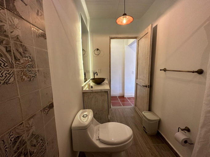 Bathroom 3, El Percal Hacienda Hotel, Montenegro