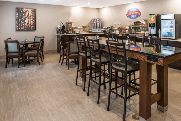 Food & Drinks 5, Baymont by Wyndham Fulton, Callaway
