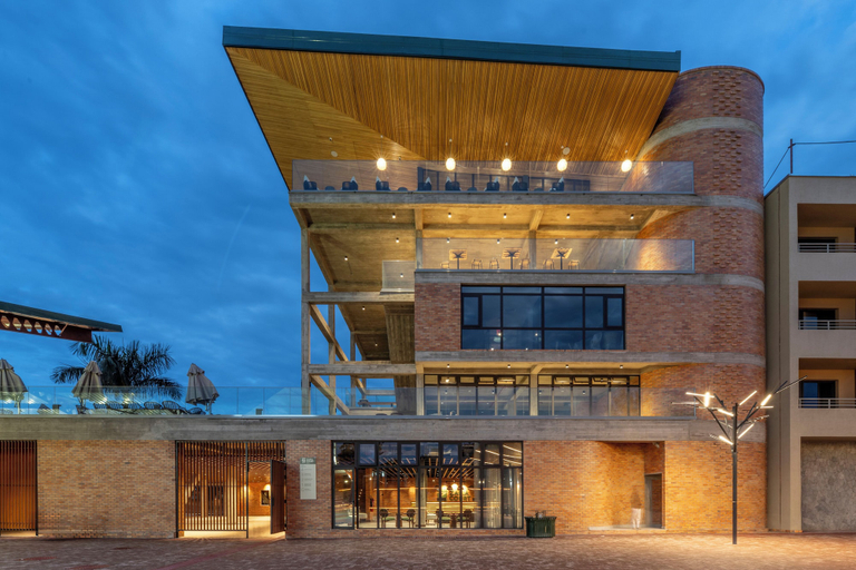 Exterior & Views