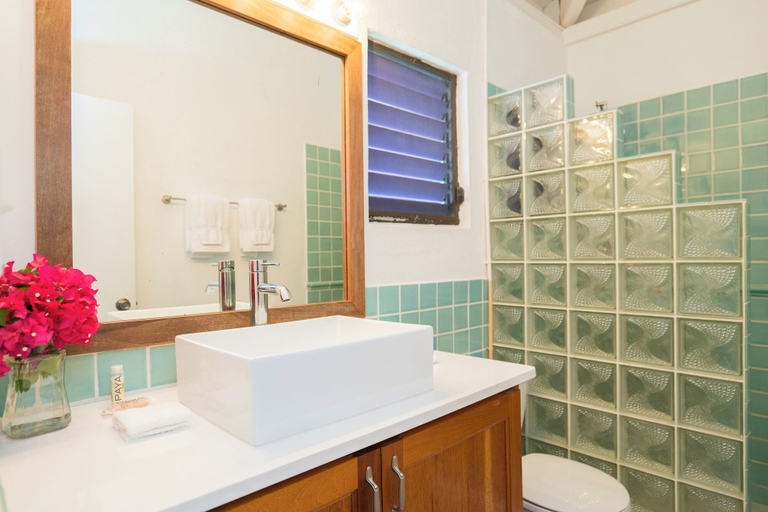 Bathroom 5, Leverick Bay Resort and Marina