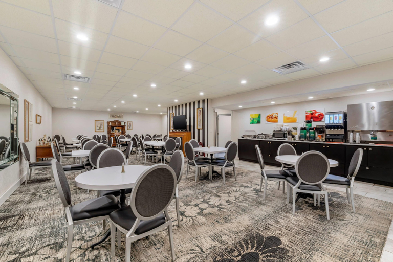Food & Drinks 5, Quality Inn Eureka Springs South, Carroll