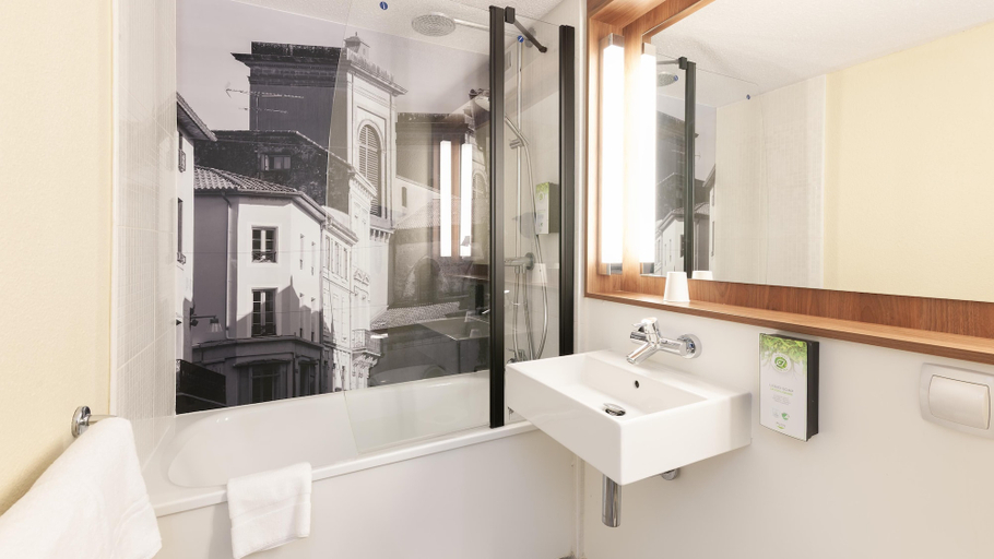 Bathroom, Campanile NATURE - Epône, Yvelines