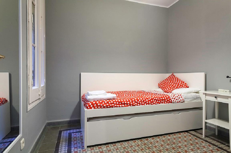 Others 5, Rambla Paris Apartment, Barcelona