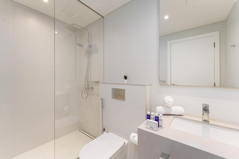 Bathroom 4, Maison Privee - Seaside JBR Living w/ Open Sea & Bluewaters Views, Dubai