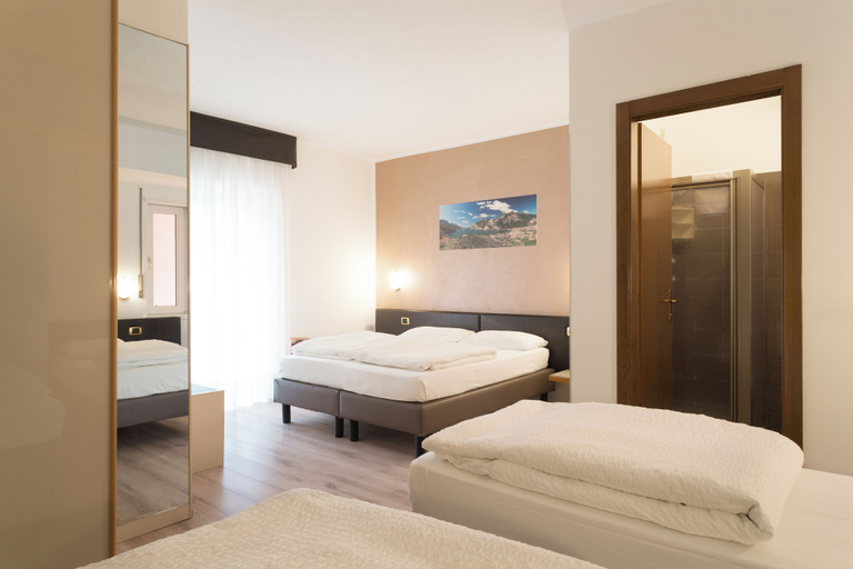 Bedroom 3, Hotel Rudy di Singh Satwant, Trento